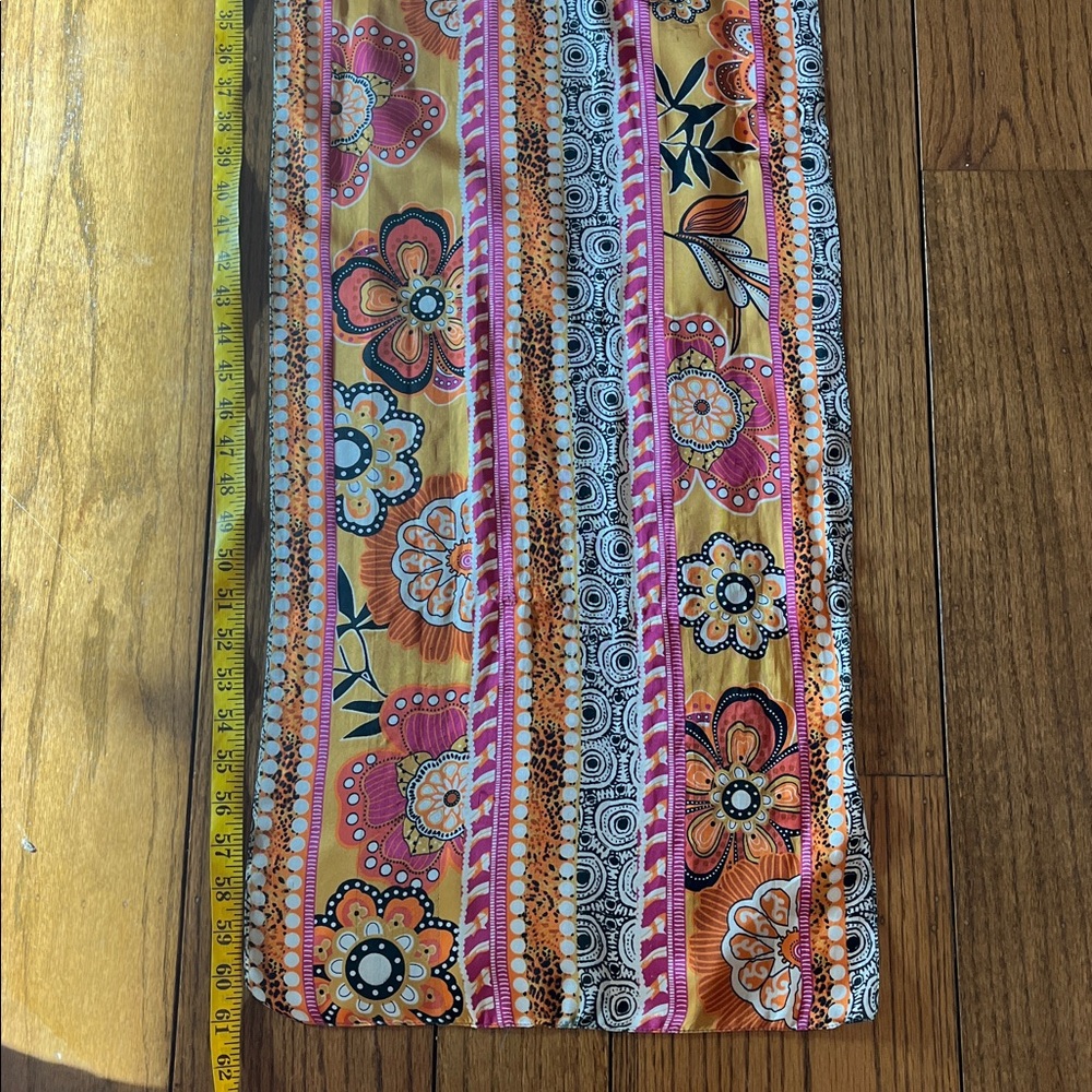 Italca Vibrant Floral Patterned Silk Scarf Made in Italy - Picture 9 of 9